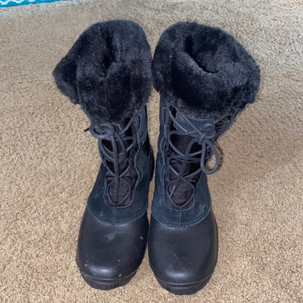 Size 11 Columbia snow boots